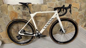 Inflite CF SLX 8 Force eTap Gravel powermetr