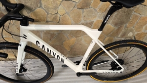 Inflite CF SLX 8 Force eTap Gravel powermetr