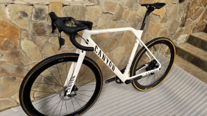 Inflite CF SLX 8 Force eTap Gravel powermetr
