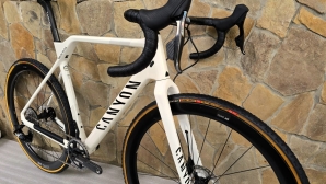 Inflite CF SLX 8 Force eTap Gravel powermetr
