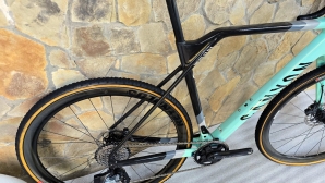 Canyon Inflite CF SLX 8 Force eTap Gravel powermetr