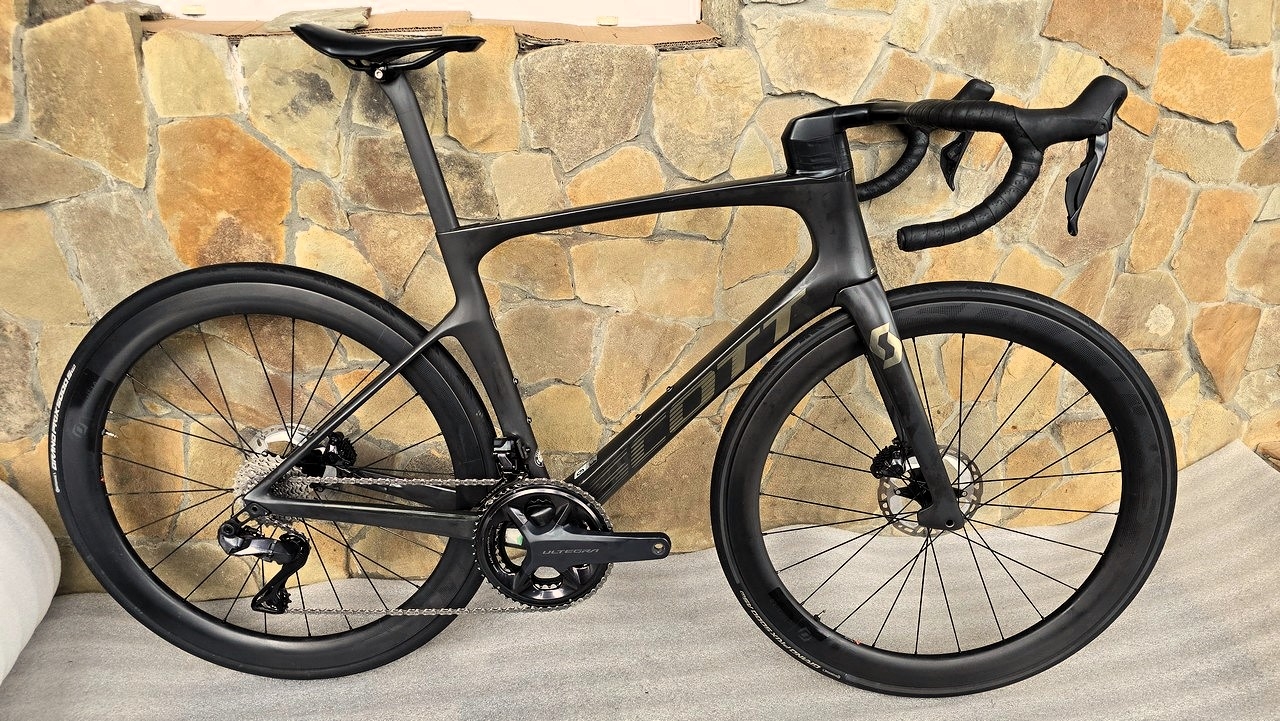 Scott foil Ultegra Di2 Disc (Ett 550)