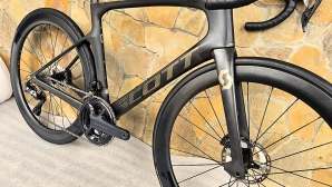 Scott foil Ultegra Di2 Disc (Ett 550)