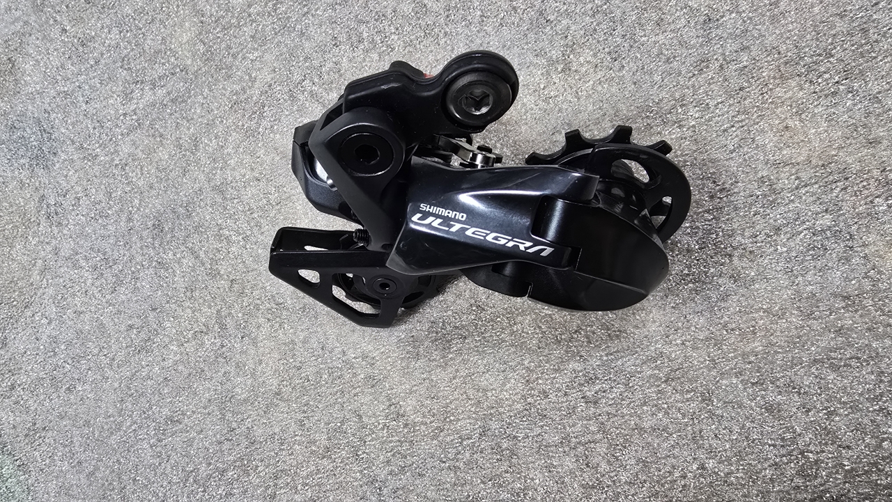 Shimano Ultegra Di2 Shadow RD-R8050 11-s