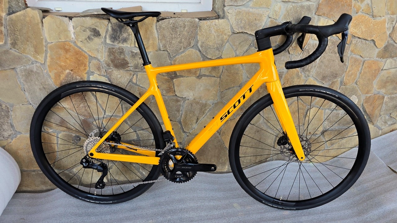 Scott Addict 40 Shimano 105 Di2 (Ett 555)